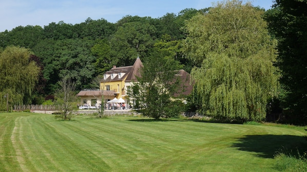 la villa vue du parc cet été