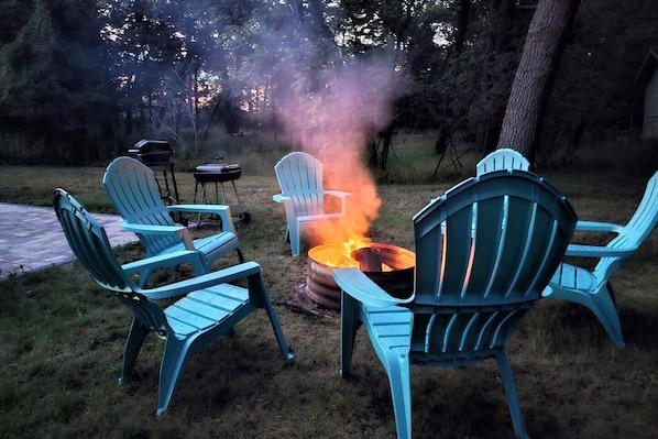 A family-friendly getaway, close to beaches and hiking. A short drive or bike ride to downtown East Tawas.