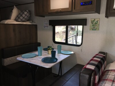 NEW RV 2021-GLAMPING DIRECTLY ON LAKE TRAVIS! NEAR HIDDEN FALLS ADVENTURE PARK