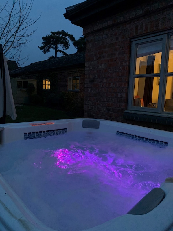 Hot tub in the fully enclosed garden