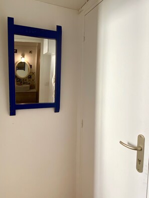 Unclassified image, 5 of 14, button