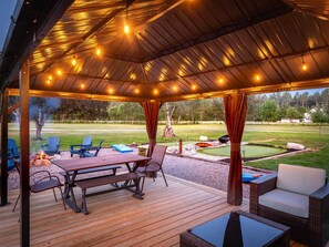Charming Farm House- Game Room & Hot Tub, Fire Pit (2095)