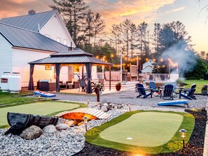 Charming Farm House- Game Room & Hot Tub, Fire Pit (2096)