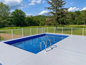 Charming Farm House- Game Room & Hot Tub, Fire Pit (2084)