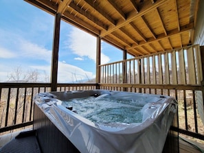 Smoky Mountain Dreams' bubbling hot tub