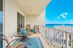 Lovely condo has panoramic views