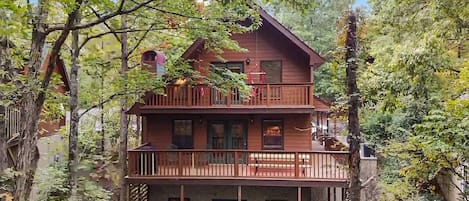 Pigeon Forge Cabin "Forest Hollow"