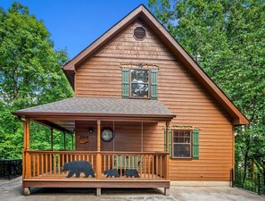 Smoky Mountain Cabin "Forest Hollow" - Covered front deck