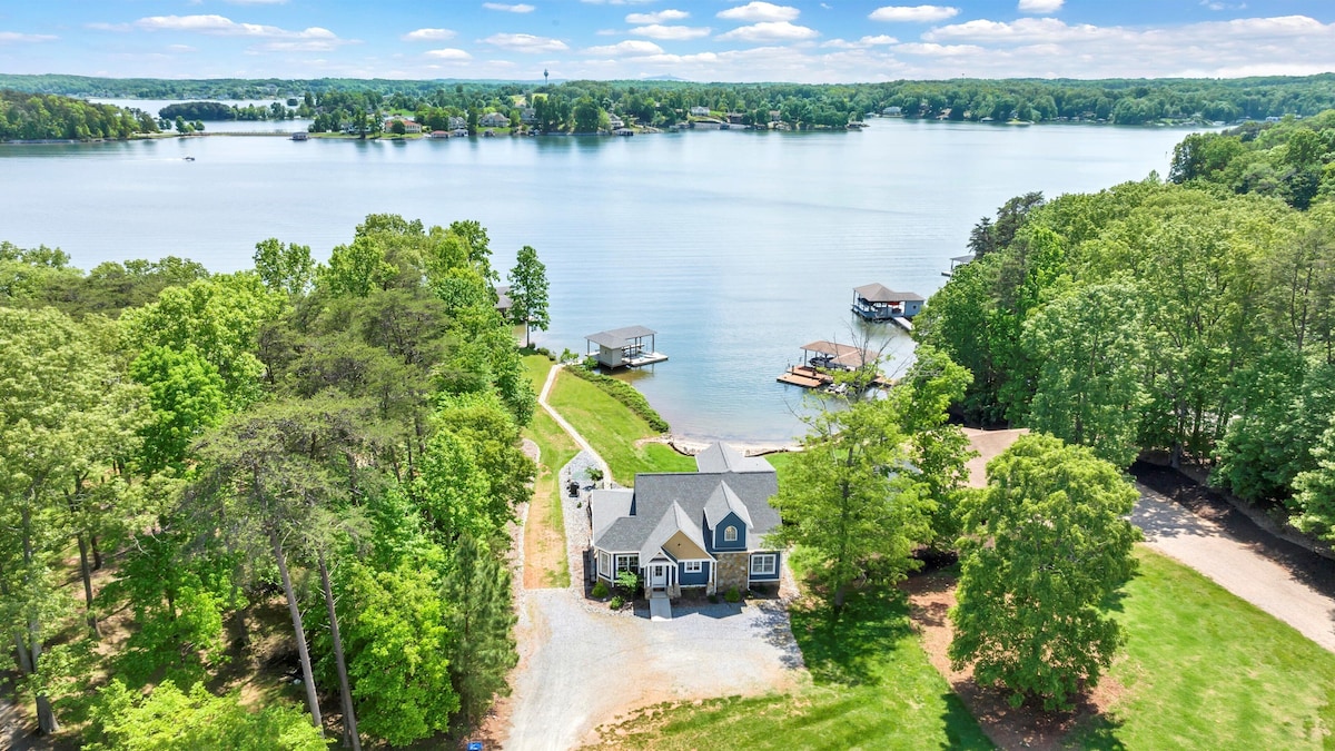 Magnolia Cove, New Lakefront Luxury w/ Covered Decks + Heated Salt Water Pool, Fire Pit & Dock!