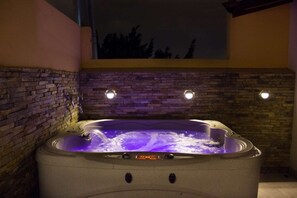 Roof Hot tub at Night