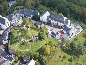 Burghaus und Villa Kronenburg