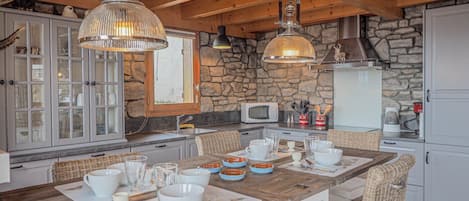 Breakfast bar and new fitted kitchen