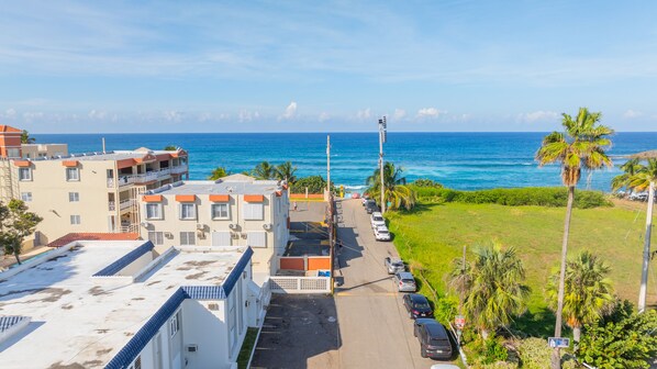 Vista para praia/oceano