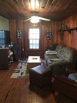 Hardwood, Flooring, Living Room, Room, Indoors