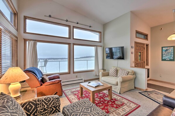 Anchorage Vacation Rental | 3BD | 2BA | 1,800 Sq Ft | Steps Required