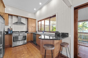 5-Burner Gas Cooktop; Dishwasher; Coffee Machine & all the essentials...