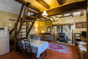 Open plan kitchen/dining/living area