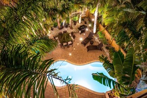 Spectacular poolside lighting