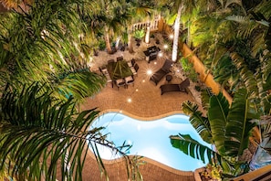 Spectacular poolside lighting