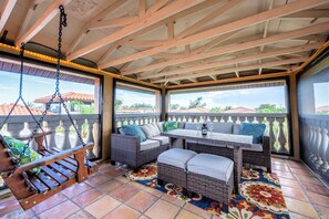 Amazing rooftop screened in patio