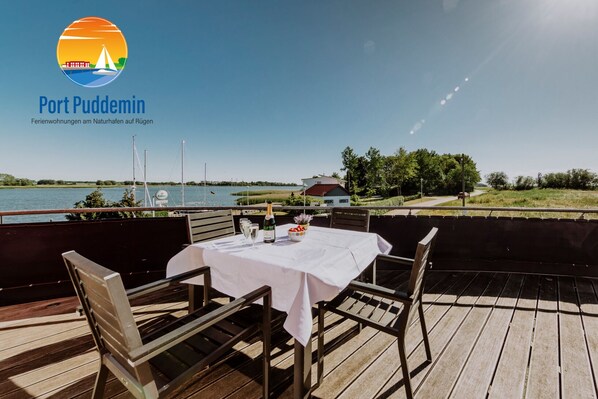 Dachterrasse - Blick auf die Marina