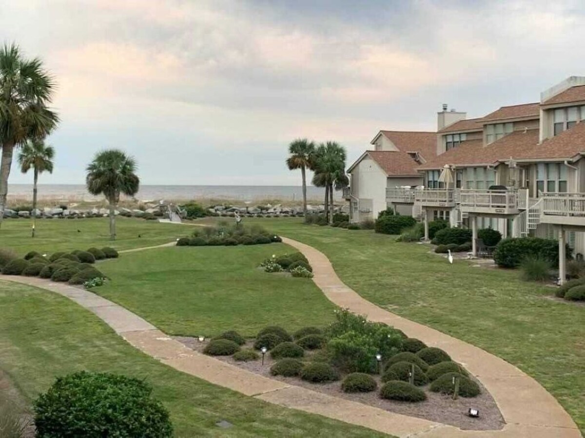 Ocean Front Hot Spot on Fripp Islands Best Beach – Next Door to Beach Club!!!