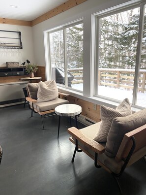 Bar area next to the dining table 