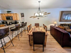 Dining area for 6 with extra barstool seating