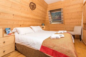 Paradis 18 apartment has a double master bedroom