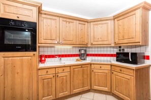 Kitchen in Paradis 18 apartment is well-equipped