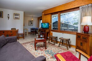 Open plan lounge