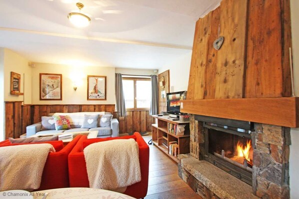 Lounge with fireplace