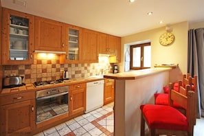 Kitchen and breakfast bar