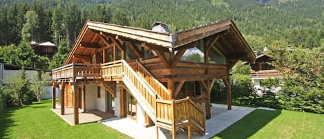 Luxurious Chalet les Praz