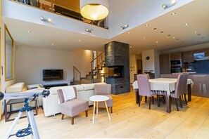 Open planned lounge dinning area