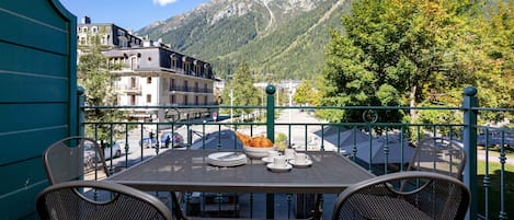 Balcony with outdoor furniture and mountain views