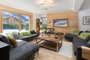 Chalet Montana has a large and stylish living area