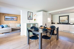 Interconnecting kitchen, living and dining areas in spacious apartment