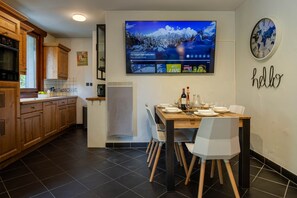 Newly updated kitchen & dining area