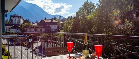 Balcony with stunning mountain views