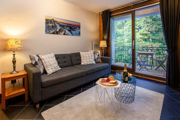 Living area with balcony overlooking the valley