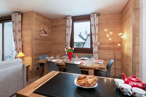 Dining table seats 6
