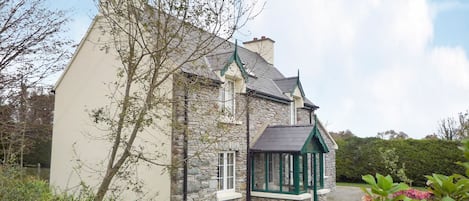 Stone Cottage, Seaside Holiday Accommodation Available in Kenmare County Kerry