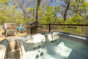 Your private hot tub under the trees and stars!