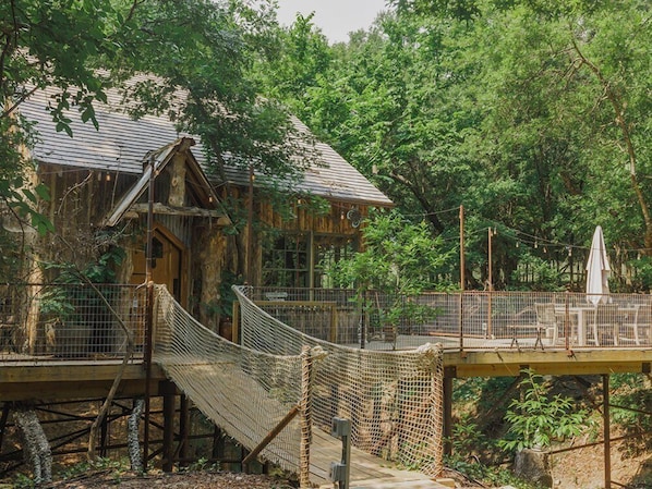 Welcome to Hobbit Treehouse-- the coolest treehouse in Texas! It's Magical, with a swinging bridge entrance!  Hobbit is truly secluded in a forest with its own waterfall; hike a mile to the river!