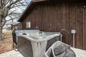 Grab your favorite beverage and gaze up at the stars from the hot tub