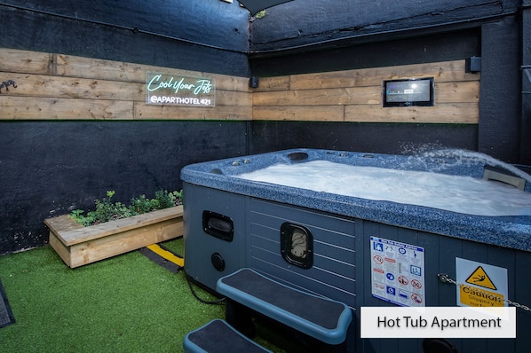 Hot tub garden - Exclusive to your apartment