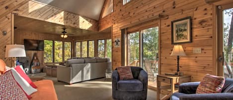 Warm and inviting Deer Lake Chalet.