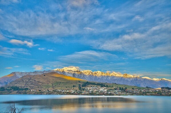 Uninterrupted views of the lake and Remarkables Range
