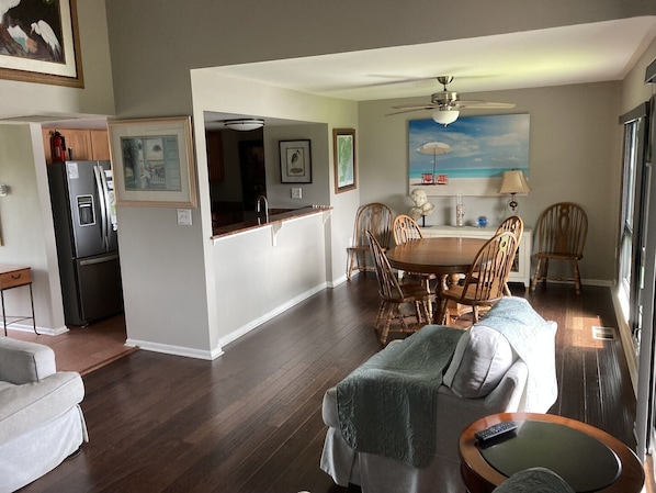 Downstairs living diningroom table , six chairs